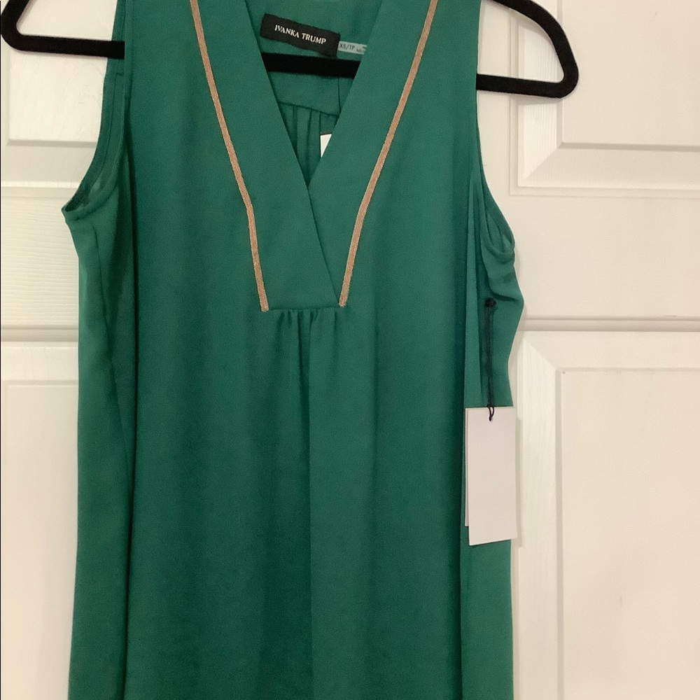 Sleeveless top. NWT